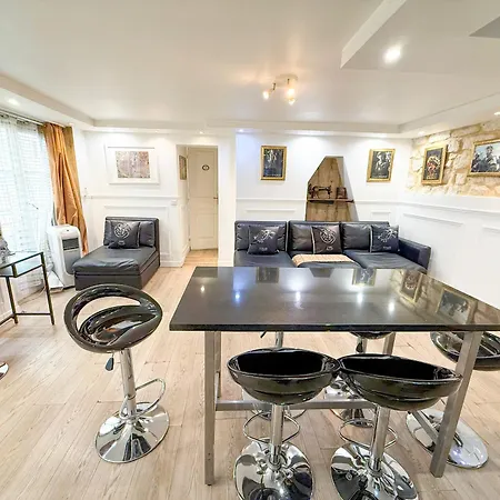 Urban Flat 42 - Game Of Thrones Apartment *